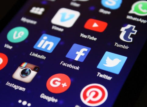 Do social media accounts pass to heirs?